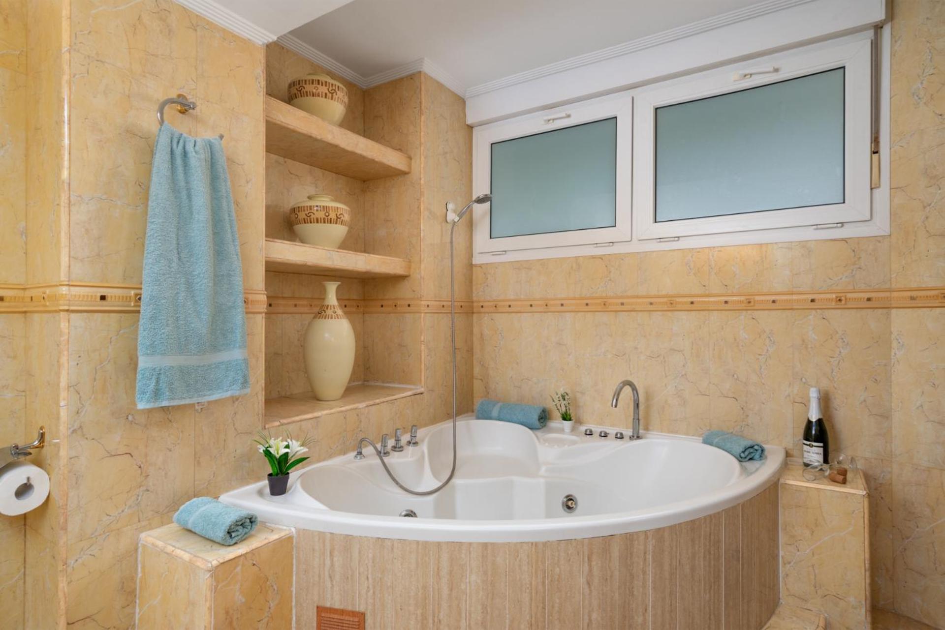 Beachfront, Two Bed- & Bathrooms, Private Parking Fuengirola Exterior photo